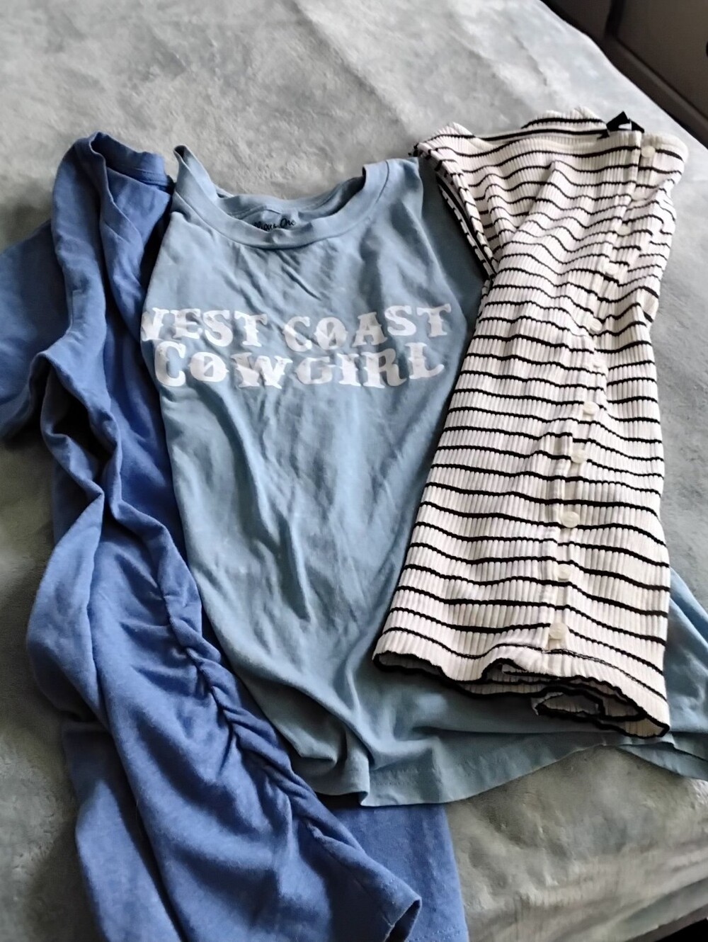 *BUNDLE* 3 LADIES TOPS
